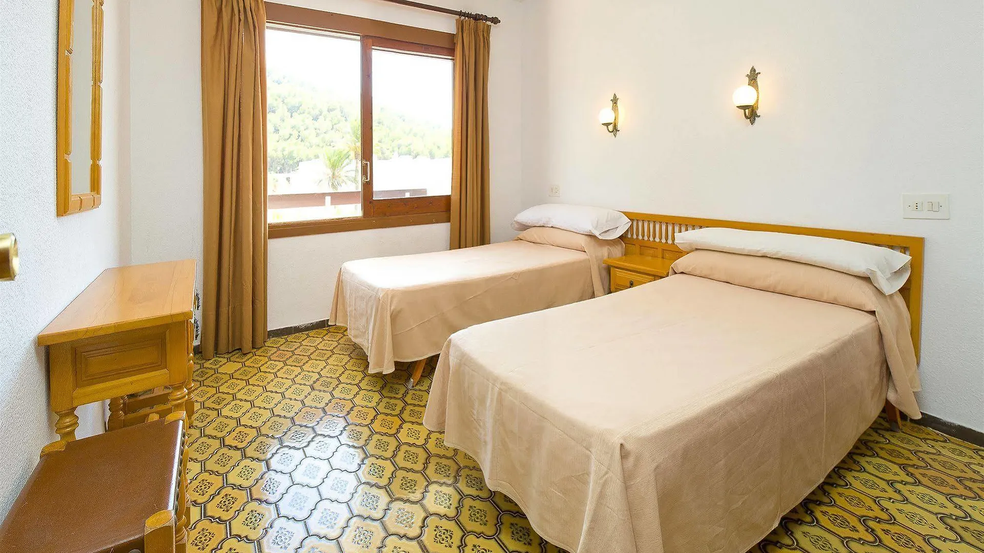 Apartamentos Cala Llonga Cala Llonga  Cala Llonga (Ibiza)