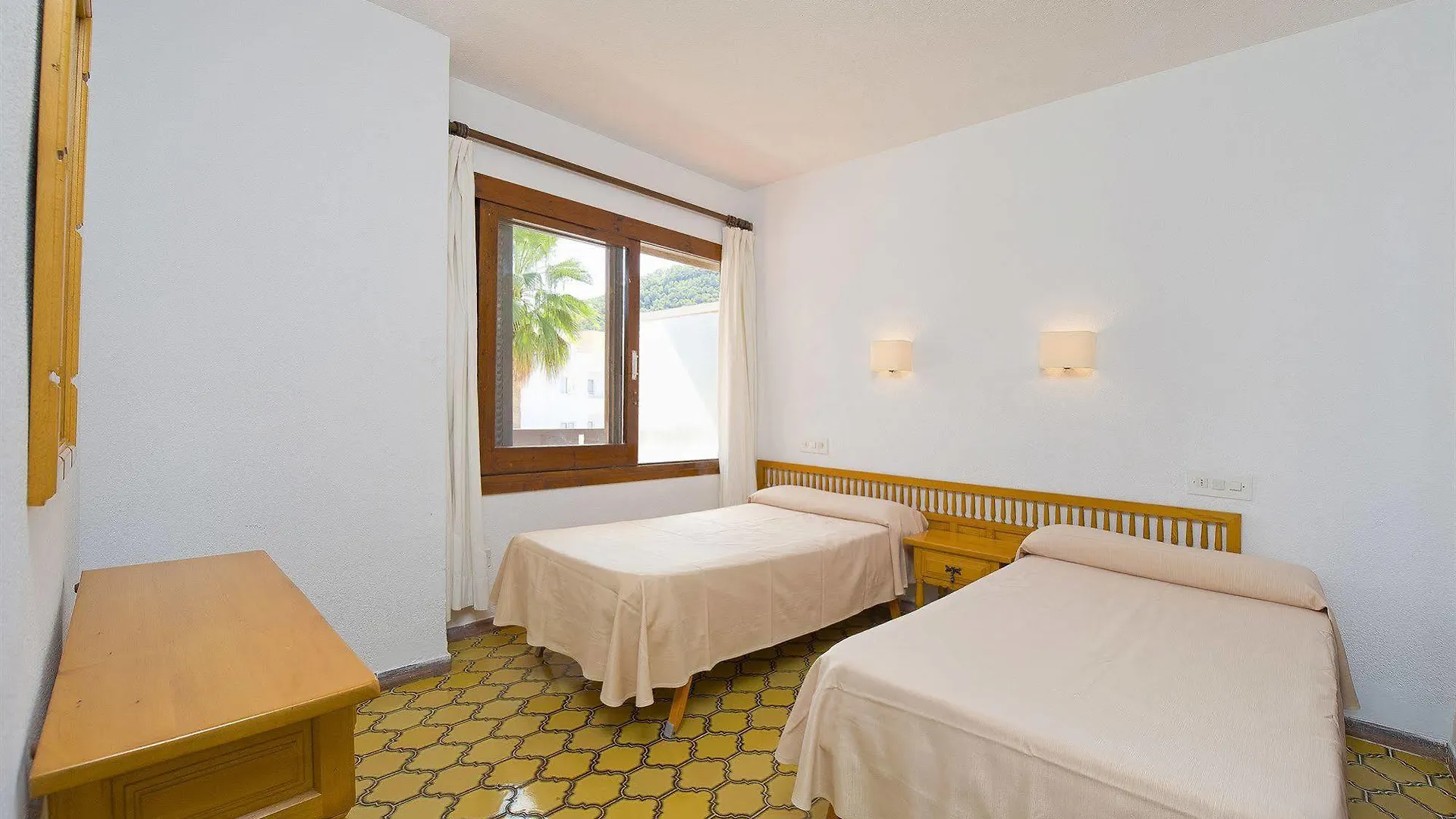 Apartamentos Cala Llonga Cala Llonga  Espanha