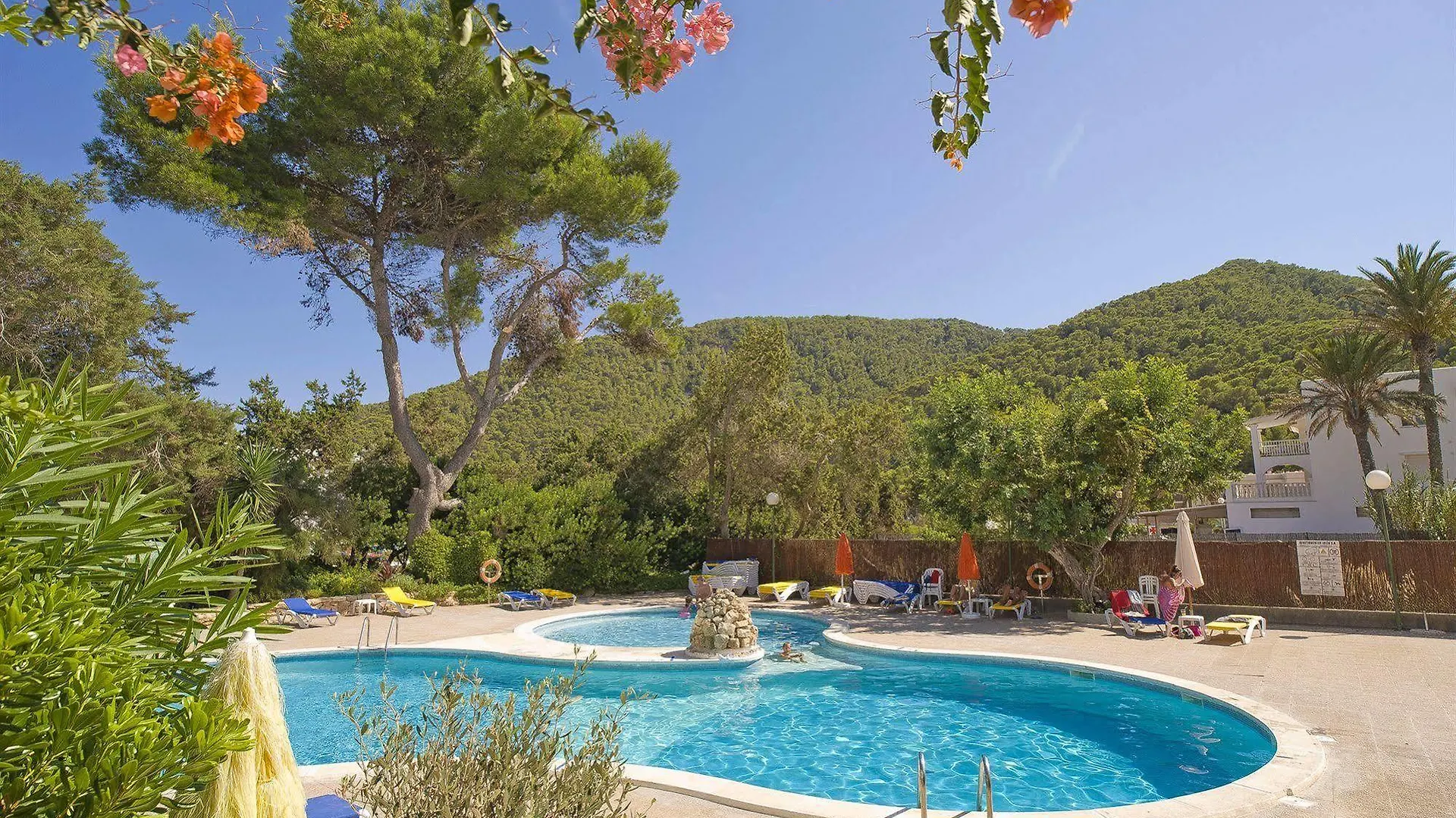 Apartamentos Cala Llonga Cala Llonga  Cala Llonga (Ibiza)