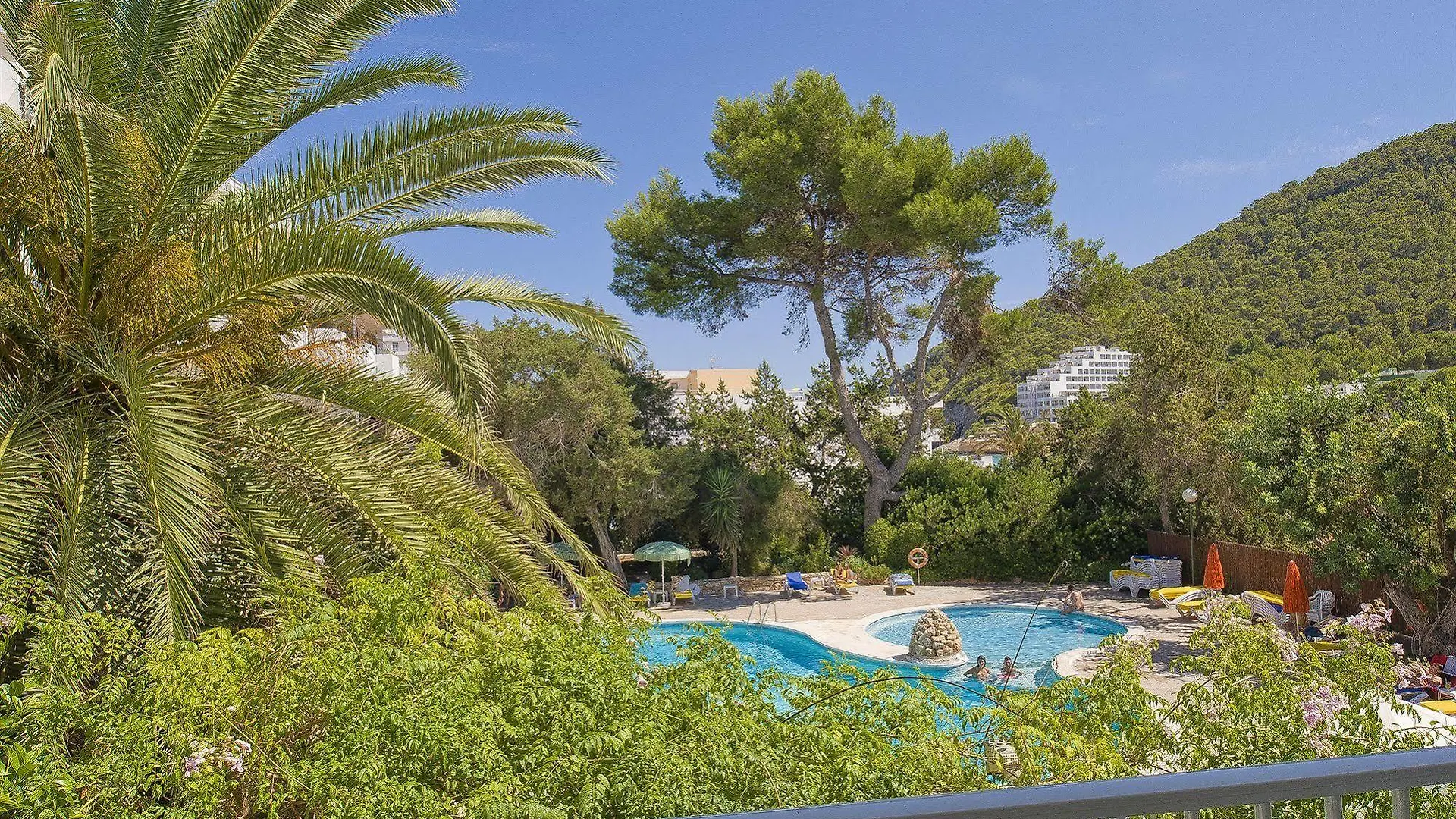Apartamentos Cala Llonga Cala Llonga  Spain